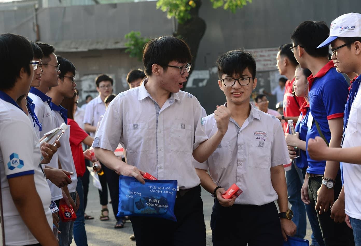 Hang chuc truong dai hoc xet tuyen hon nghin nguyen vong bo sung hinh anh