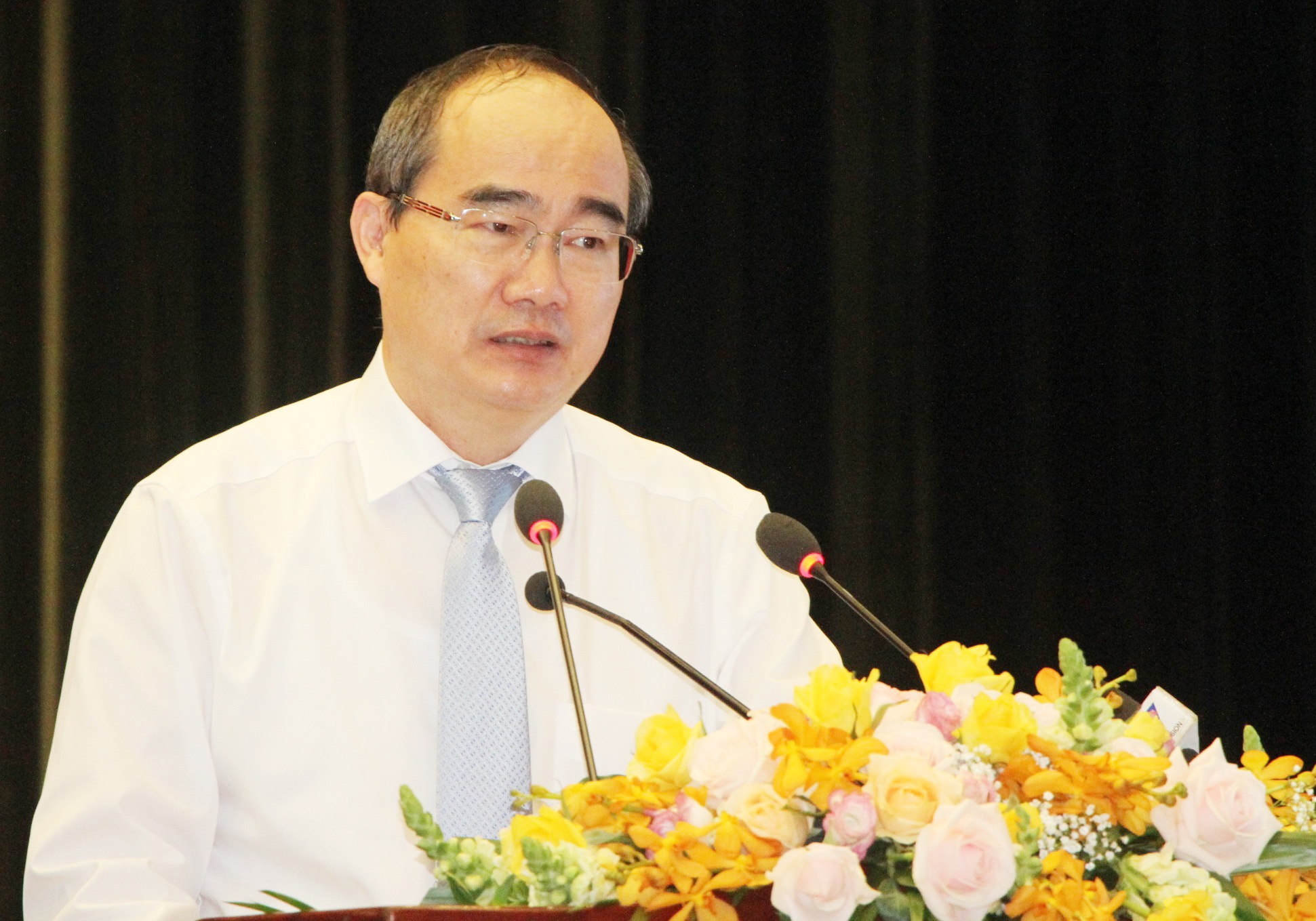 Bi thu Nguyen Thien Nhan: TP.HCM danh 25% ngan sach cho giao duc hinh anh