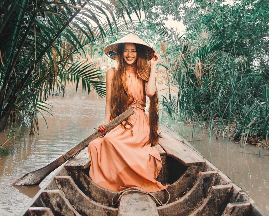 Loat hot girl khong hen ma 'ru nhau' du lich Viet Nam hinh anh