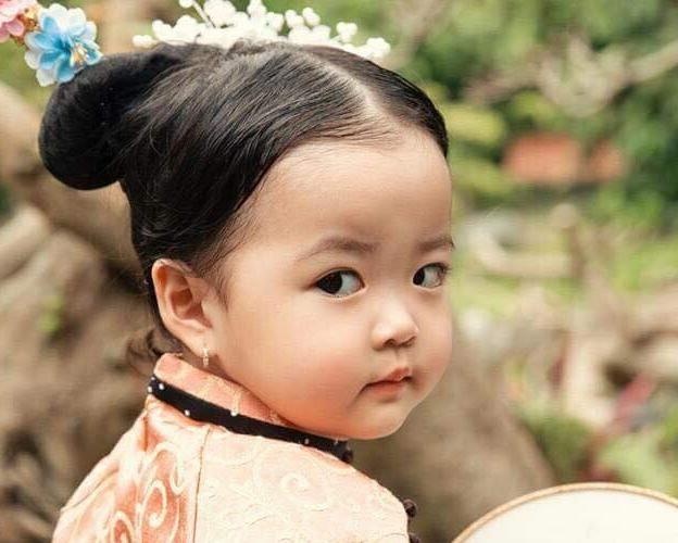 Nhoc ty 17 thang tuoi hoa than thanh Nguy Anh Lac ma phinh dang yeu hinh anh