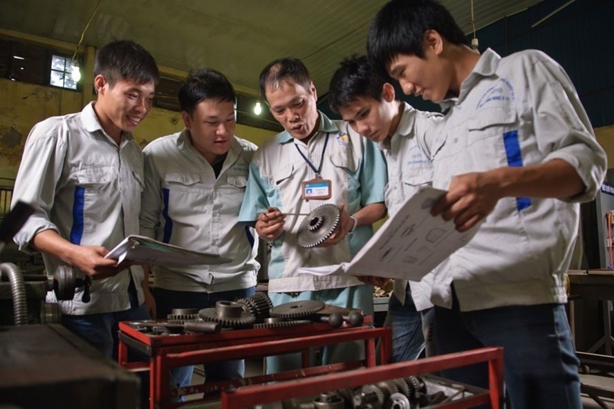 Hoc sinh tot nghiep THCS len thang cao dang: Giam lang phi dao tao hinh anh