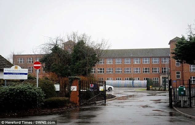 trường học anh cấm nữ sinh mặc váy ảnh 1 truong hoc anh cam nu sinh mac vay anh 1