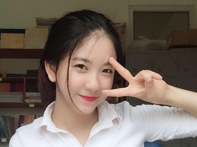 Co giao tieu hoc xinh nhu hot girl duoc dan mang tim kiem hinh anh