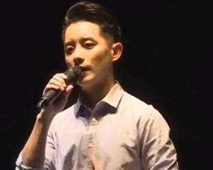 Thay giao Trung Quoc dien trai khien sinh vien thi nhau dang ky hoc hinh anh