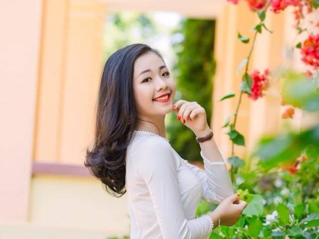 Bi phat hat truoc lop, nu sinh DH Vinh bat ngo gay chu y hinh anh