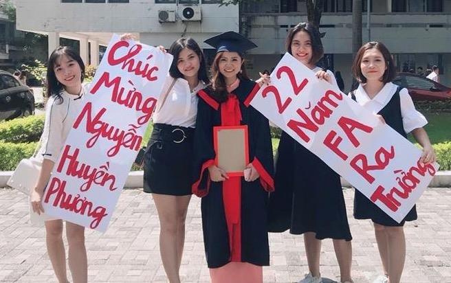 Loi chuc tot nghiep 'ba dao' cua hoi ban than danh cho co gai e 22 nam hinh anh