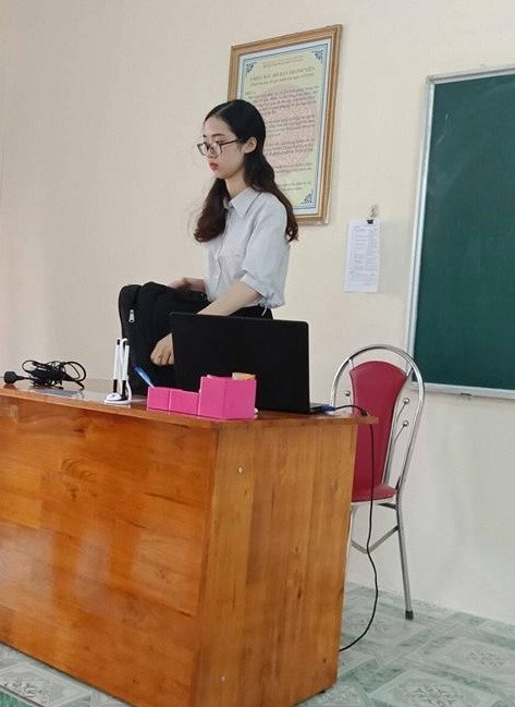 giao vien noi tieng sau khi bi chup len anh 11