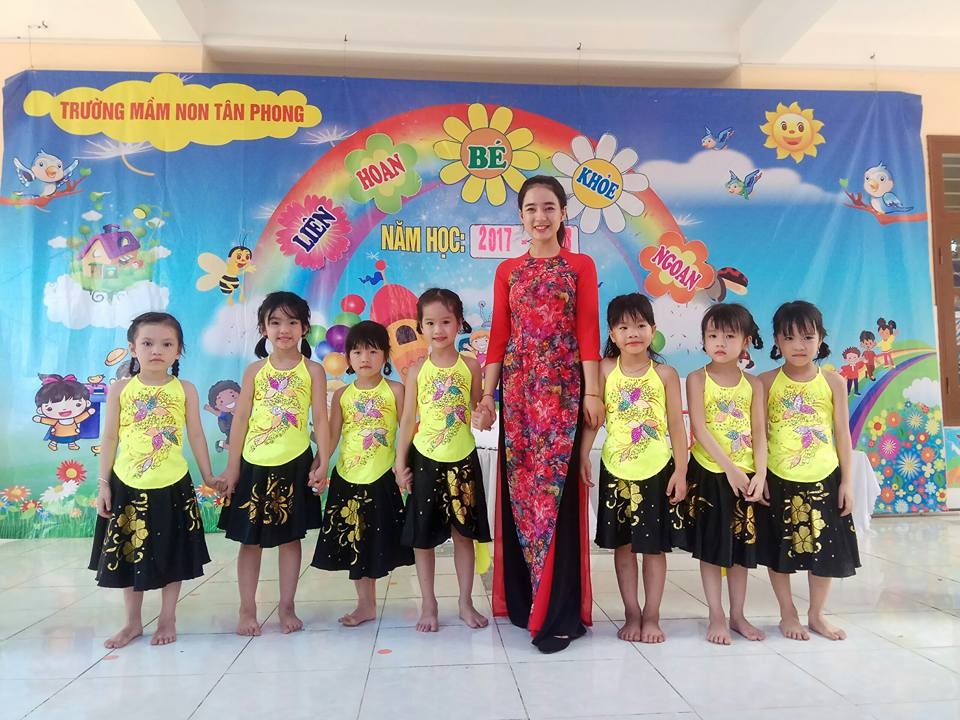 nhân viên quán cà phê xinh đẹp  ảnh 4 nhan vien quan ca phe xinh dep anh 4