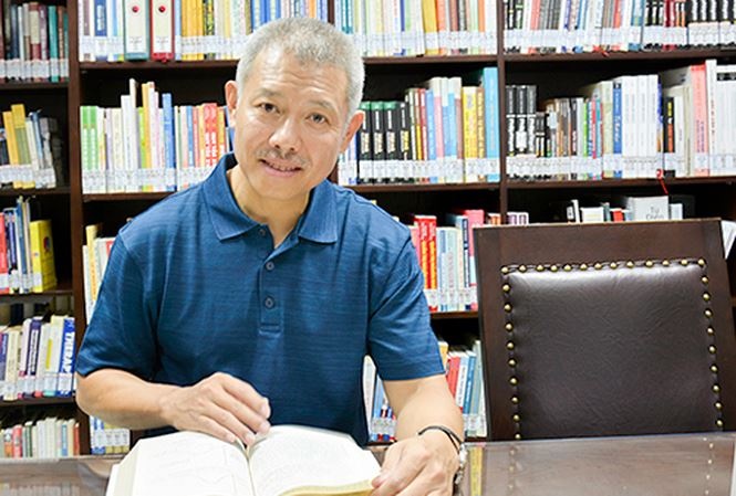 'Giao su quan dui': Hoc sinh, sinh vien My mac lo noi y la bi duoi ve hinh anh