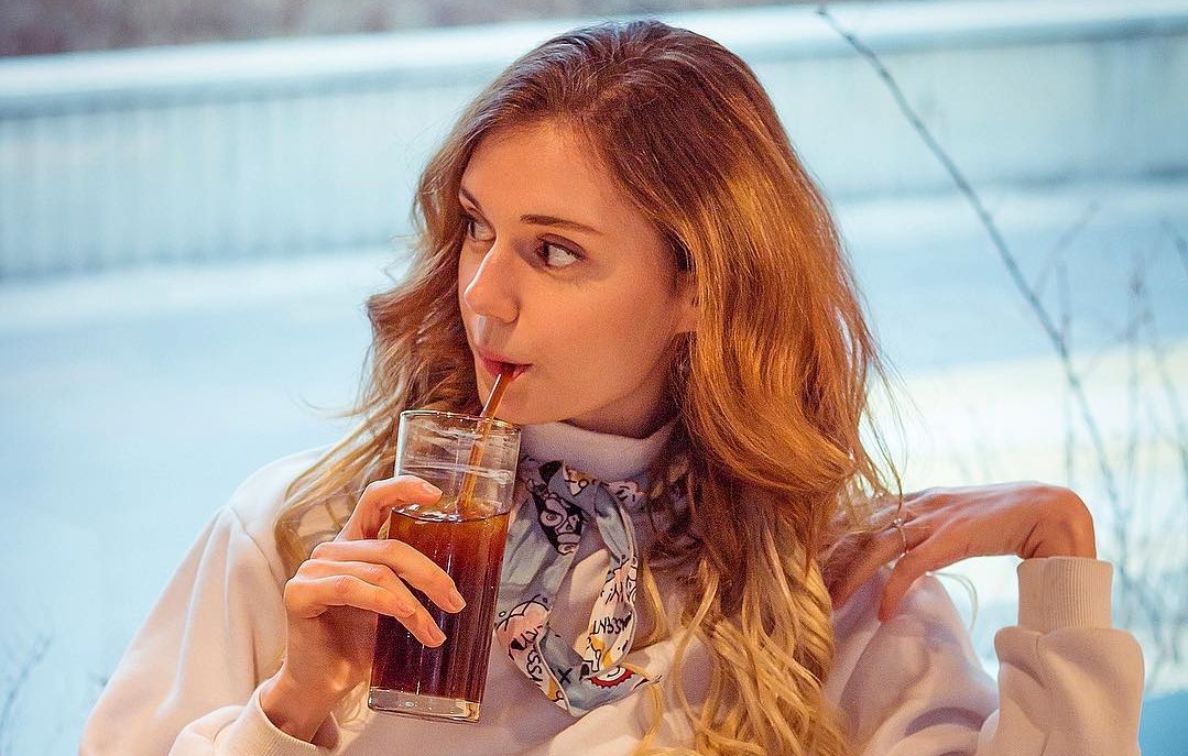 Hot girl Tay Ban Nha lay chong Han Quoc, muon tro thanh ca si Kpop hinh anh