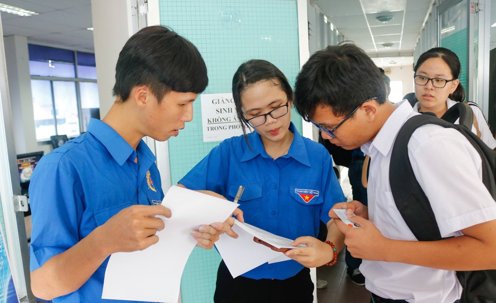 sinh viên bị đuổi học ảnh 1 sinh vien bi duoi hoc anh 1