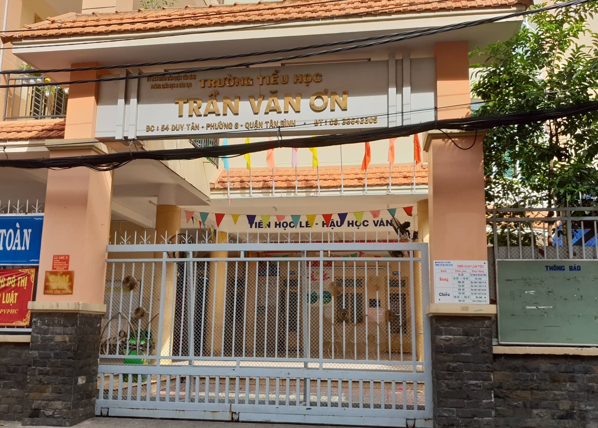 học sinh tự tát vào mặt ảnh 1 hoc sinh tu tat vao mat anh 1
