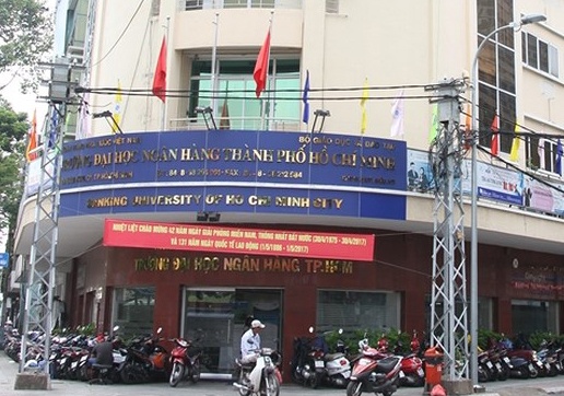 Sinh vien DH Ngan hang TP.HCM bat binh voi cach xep loai tot nghiep hinh anh