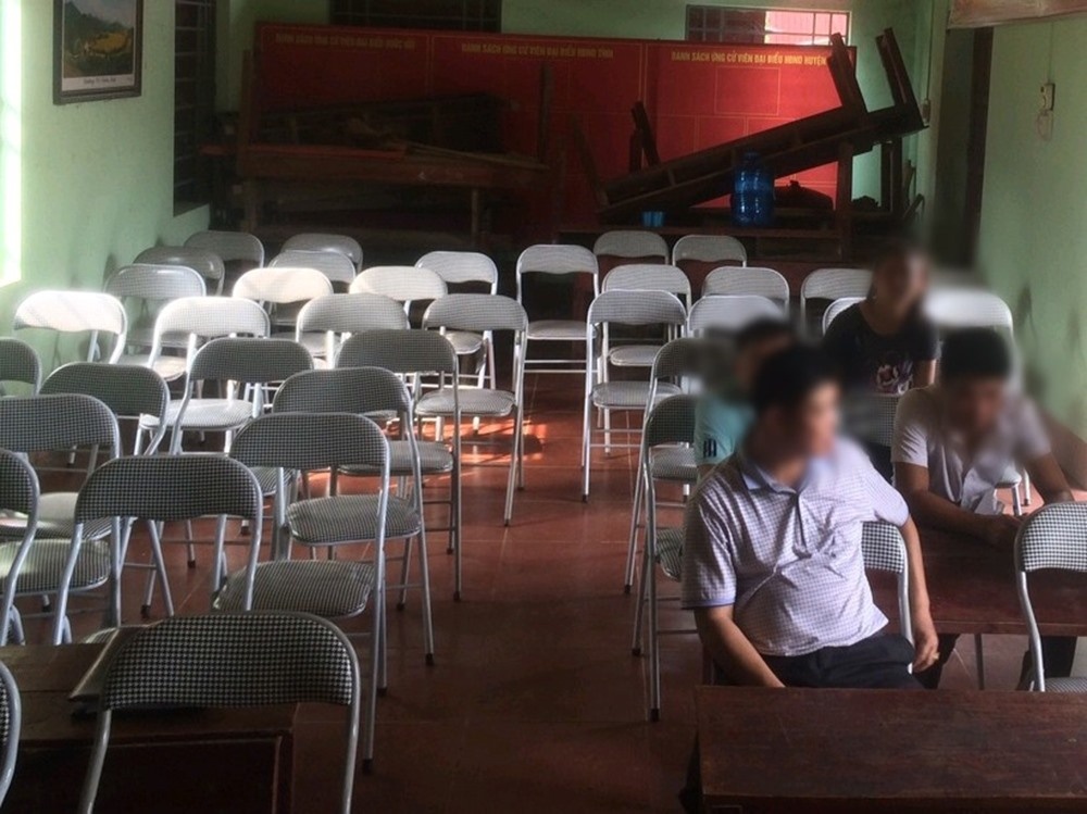 Sinh viên bị đuổi học ảnh 3 Sinh vien bi duoi hoc anh 3