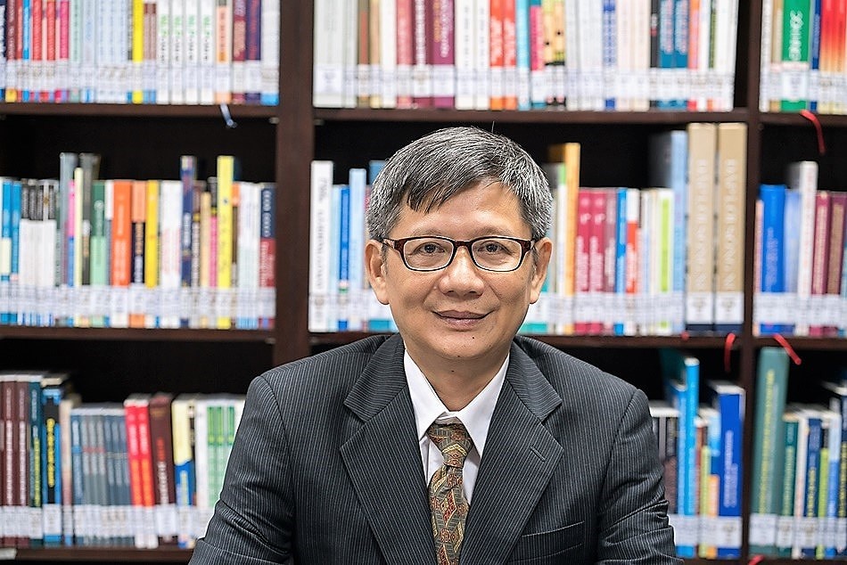 Hieu truong DH Hoa Sen tu chuc hinh anh