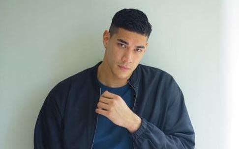 Ve dien trai cua thu mon Philippines dau tien tham du Ngoai hang Anh hinh anh