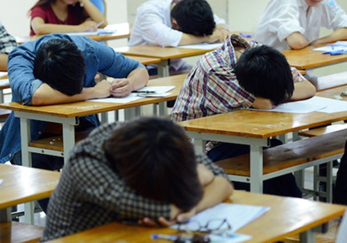 Sinh vien hoc 9 nam van khong tot nghiep co bi duoi? hinh anh