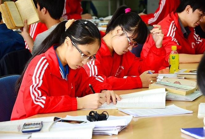 Tu chu dai hoc chinh thuc duoc luat hoa hinh anh