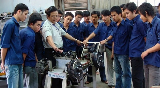 13 nhom nganh nghe can nhieu lao dong o Sai Gon hinh anh