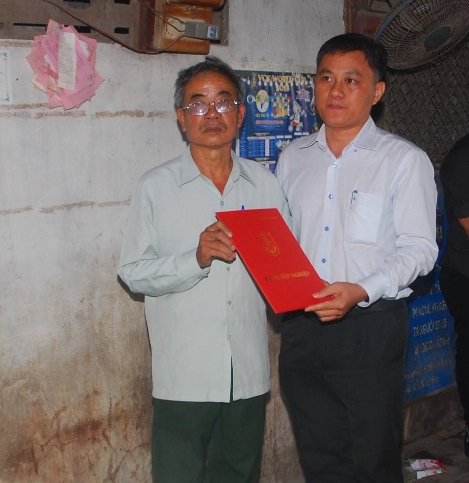 đặc cách tốt nghiệp cho sinh viên đã mất ảnh 1 dac cach tot nghiep cho sinh vien da mat anh 1