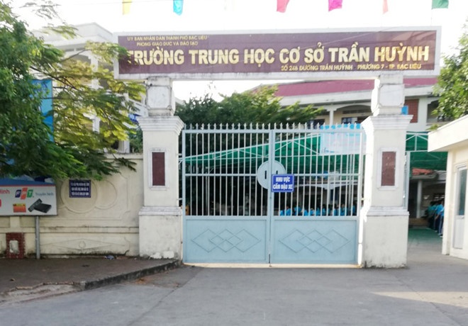 Me xuc pham thay giao vi cai quan thi lam sao day duoc con? hinh anh