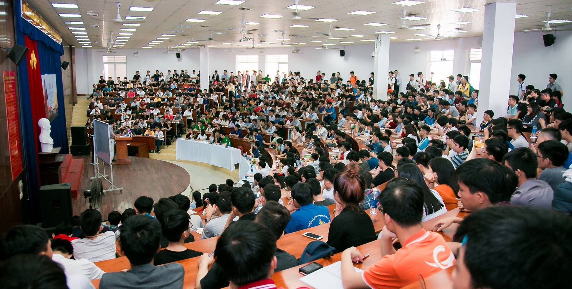 xet tot nghiep theo diem ren luyen anh 1