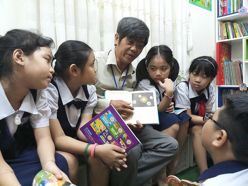 Thay hieu truong suot 7 nam dung don hoc sinh hinh anh