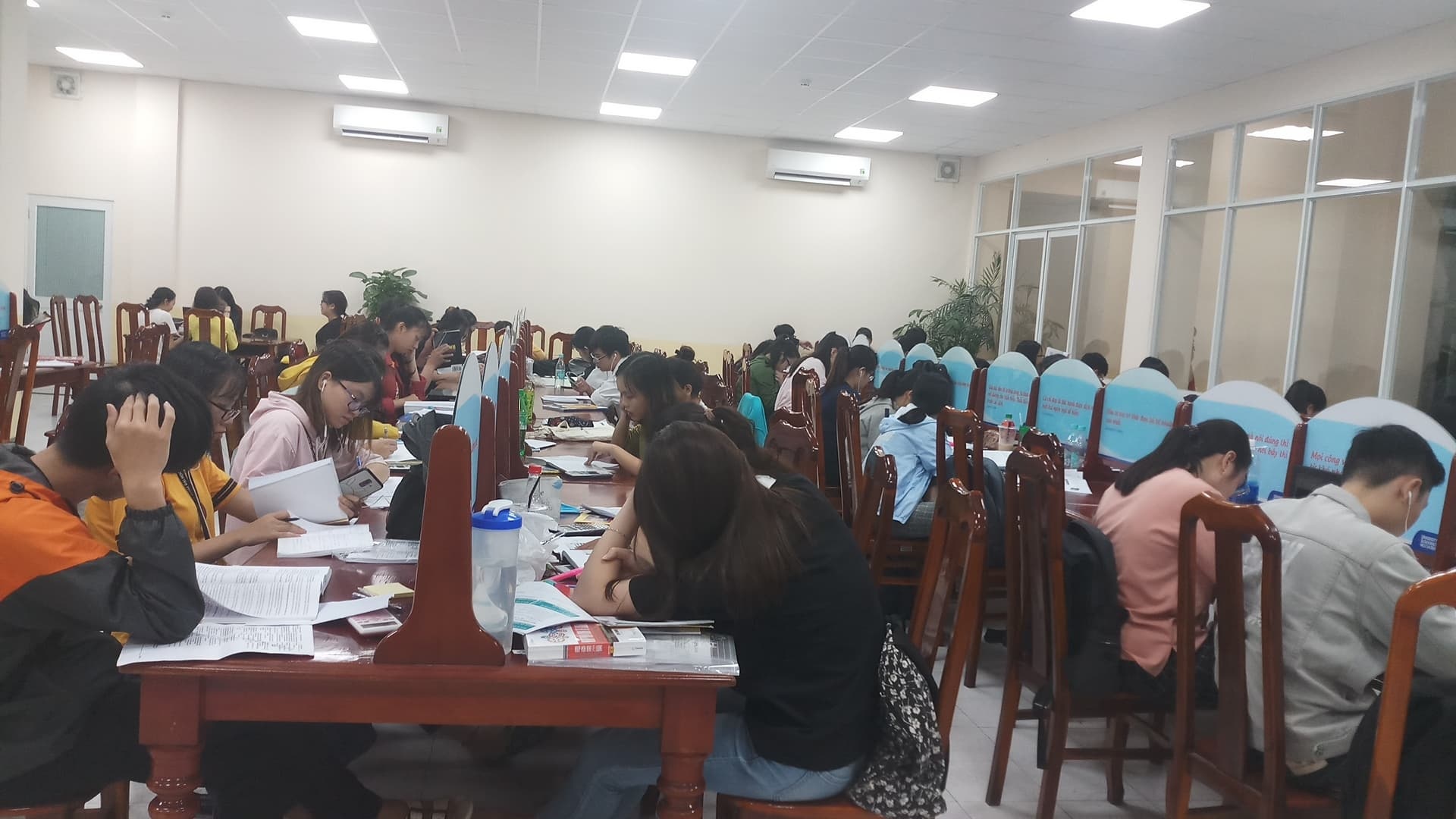 trường đại học mở cửa cho sinh viên ôn thi ảnh 1 truong dai hoc mo cua cho sinh vien on thi anh 1