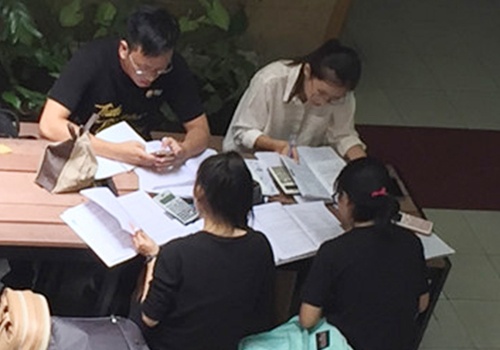 Truong dai hoc o Sai Gon mo cua den khuya cho sinh vien on thi hinh anh