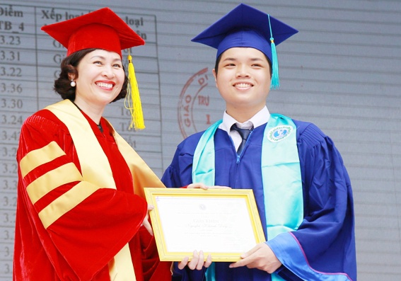 GS Mai Hong Quy la hieu truong DH Hoa Sen hinh anh