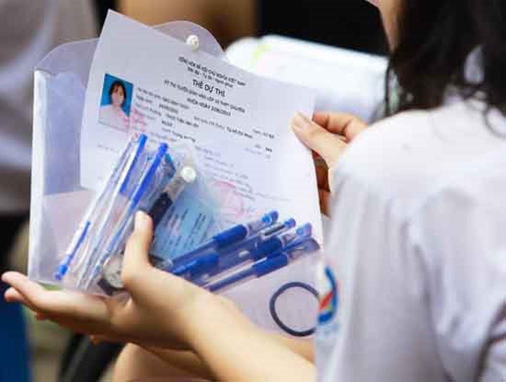 TP.HCM tuyen bo sung hon 100 suat lop 10 chuyen hinh anh