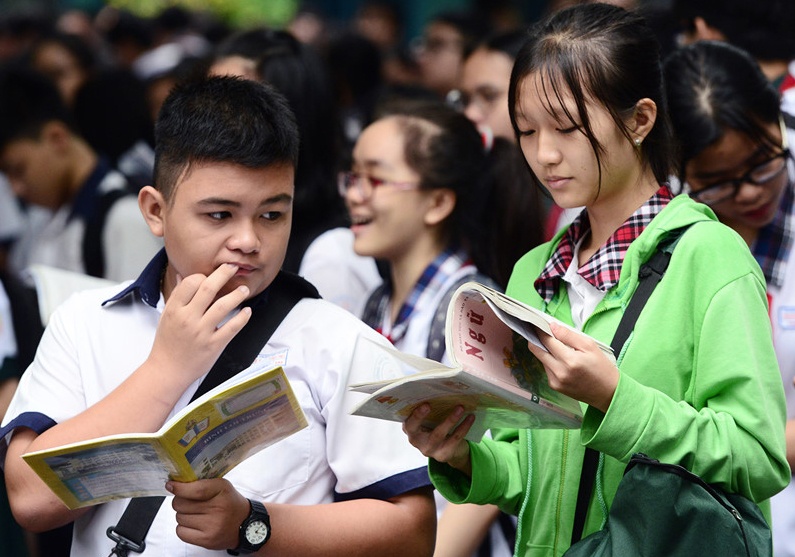 TP.HCM tiep tuc tuyen bo sung lop 10 chuyen hinh anh