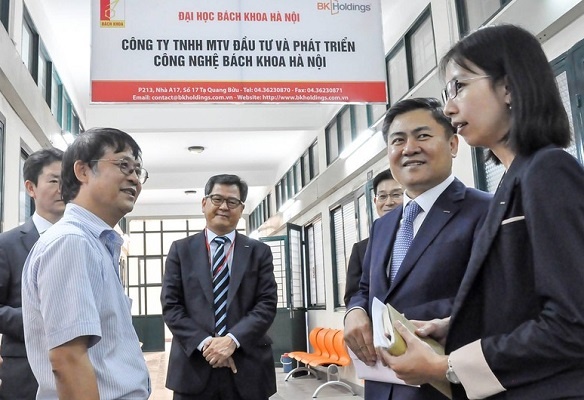 Sinh vien duoc loi gi khi truong dai hoc mo cong ty rieng? hinh anh