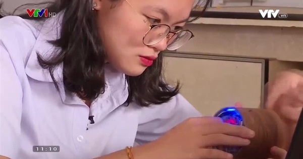 Hoc sinh Khanh Hoa sang che gay thong minh cho nguoi khiem thi hinh anh