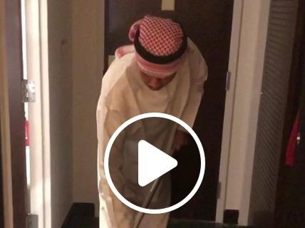 'Nha vua' Duc Huy tro thanh phuc vu phong sau chan thuong hinh anh