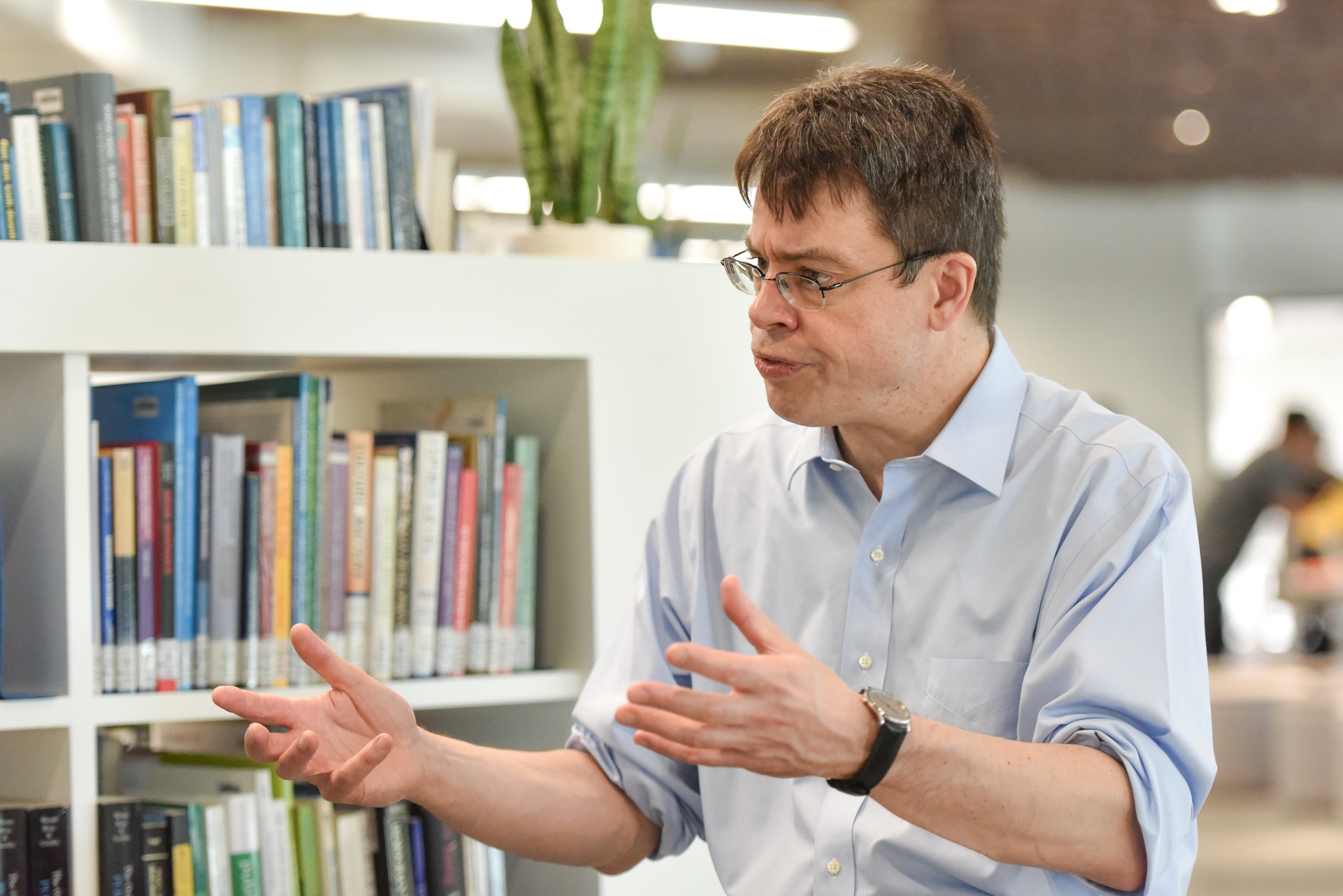 GS Harvard: Dung tro thanh nguoi vua kieu cang, vua thieu hieu biet hinh anh