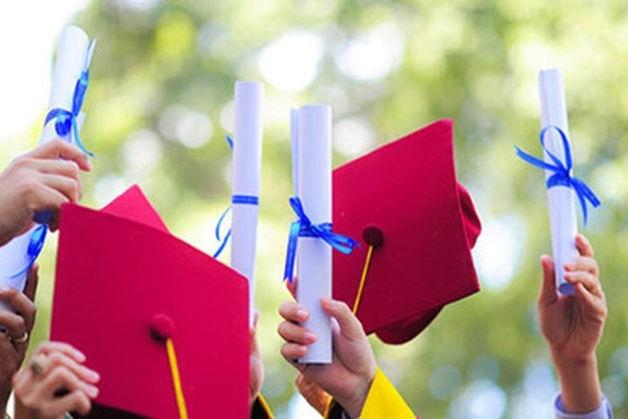 Mat tien du hoc, ve nuoc lao dao vi khong duoc cong nhan van bang hinh anh