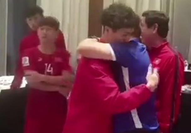 HLV Park Hang-seo om tung hoc tro truoc khi ve nuoc hinh anh