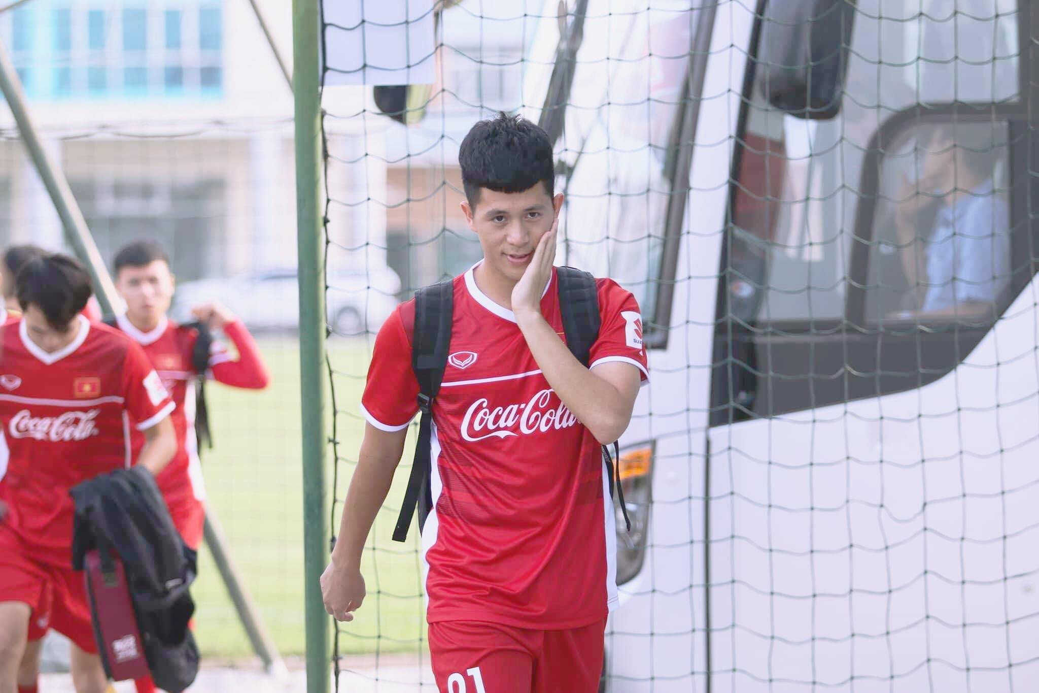 Dinh Trong the hien tai nang ca hat qua ban cover 'La lung' hinh anh