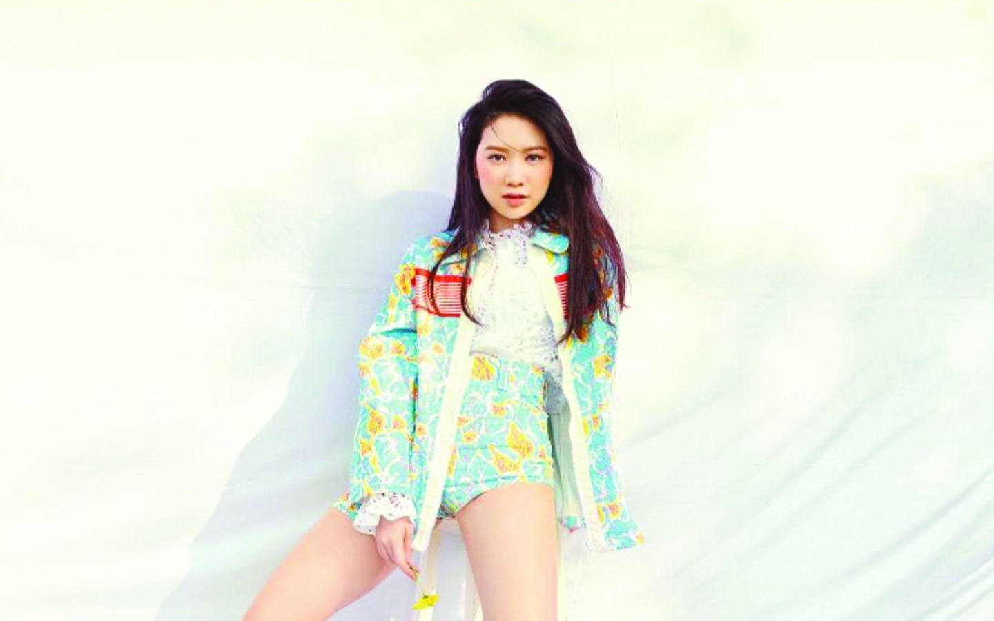 Con gai Chan Tu Dan the hien kha nang vu dao hinh anh