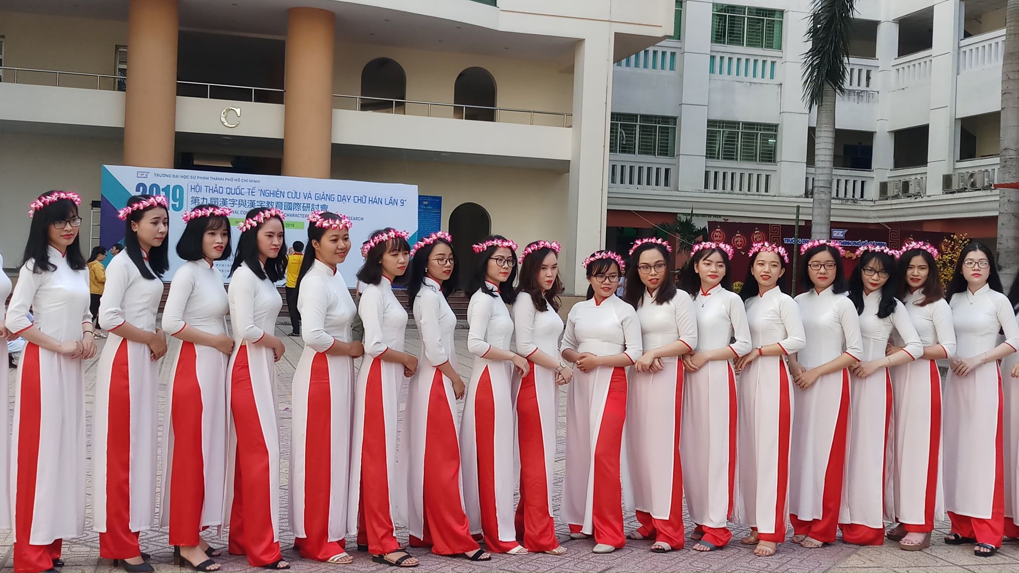 1, 5m moi duoc thi su pham anh 1