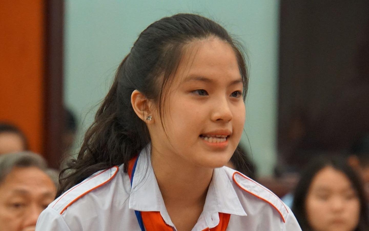 Hoc sinh Sai Gon than nha ve sinh ban, ap luc hoc nhieu hinh anh