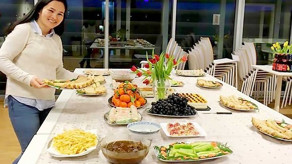 Tiệc tiến sĩ ảnh 1 Tiec tien si anh 1