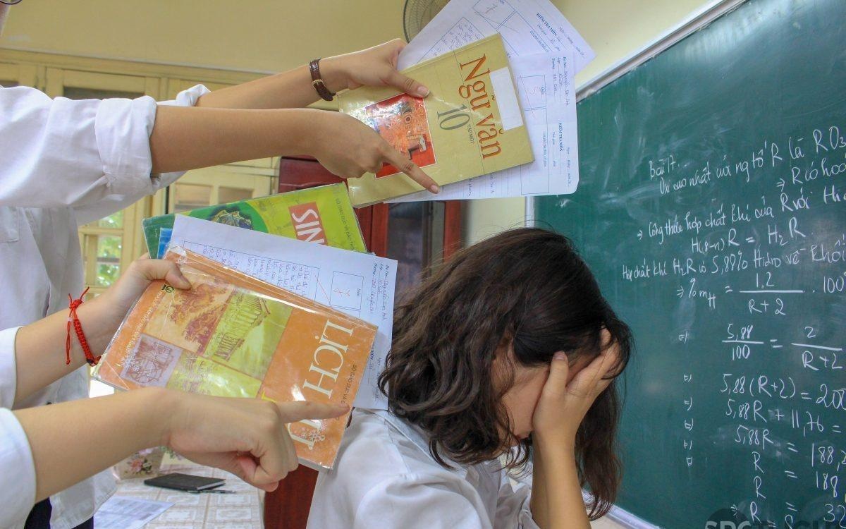 'Ap luc hoc qua nhieu khien chau toi dot quy' hinh anh