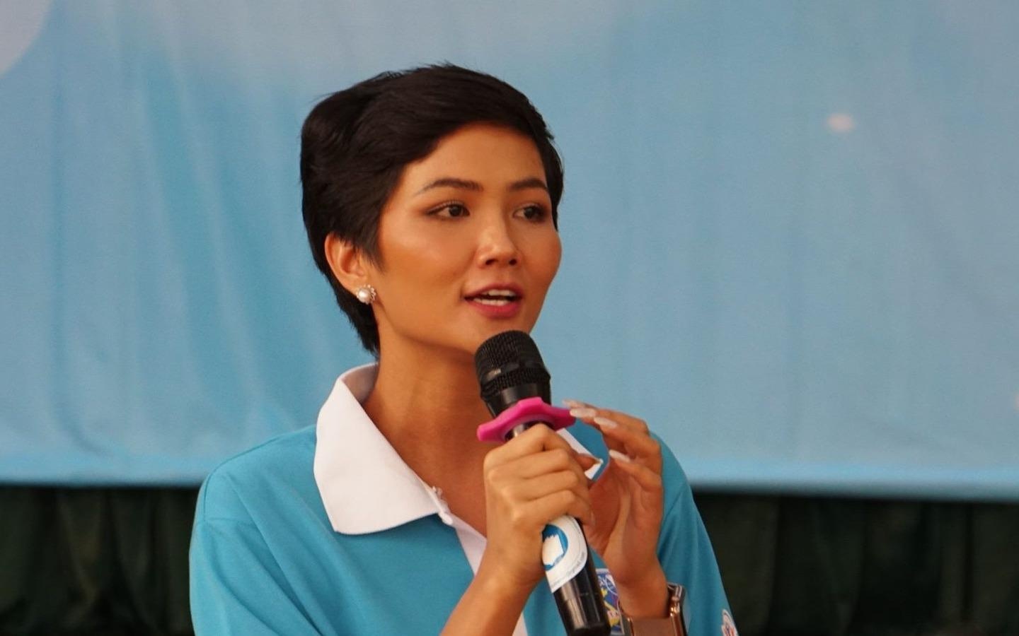 H'Hen Nie khuyen hoc sinh khong yeu som, dung mang xa hoi dung cach hinh anh