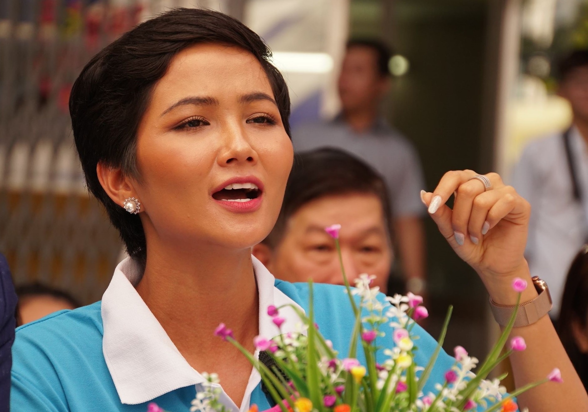 Hoa hau H'Hen Nie anh 1