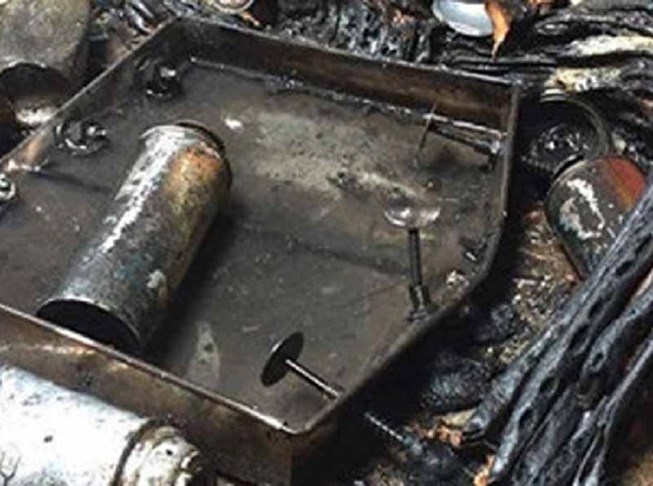 Nam sinh Sai Gon bi bong do no binh ga mini o truong hinh anh