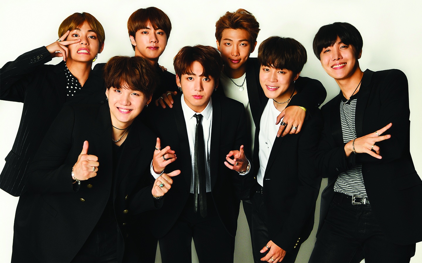 BTS chiem tron 'spotlight' tai le trao giai Golden Disc Award hinh anh
