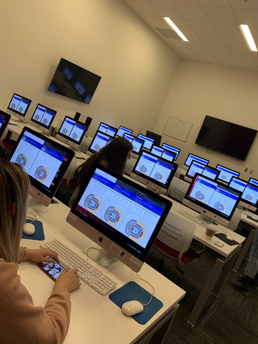 nữ sinh dùng 24 máy tính mua vé BTS ảnh 3 nu sinh dung 24 may tinh mua ve BTS anh 3