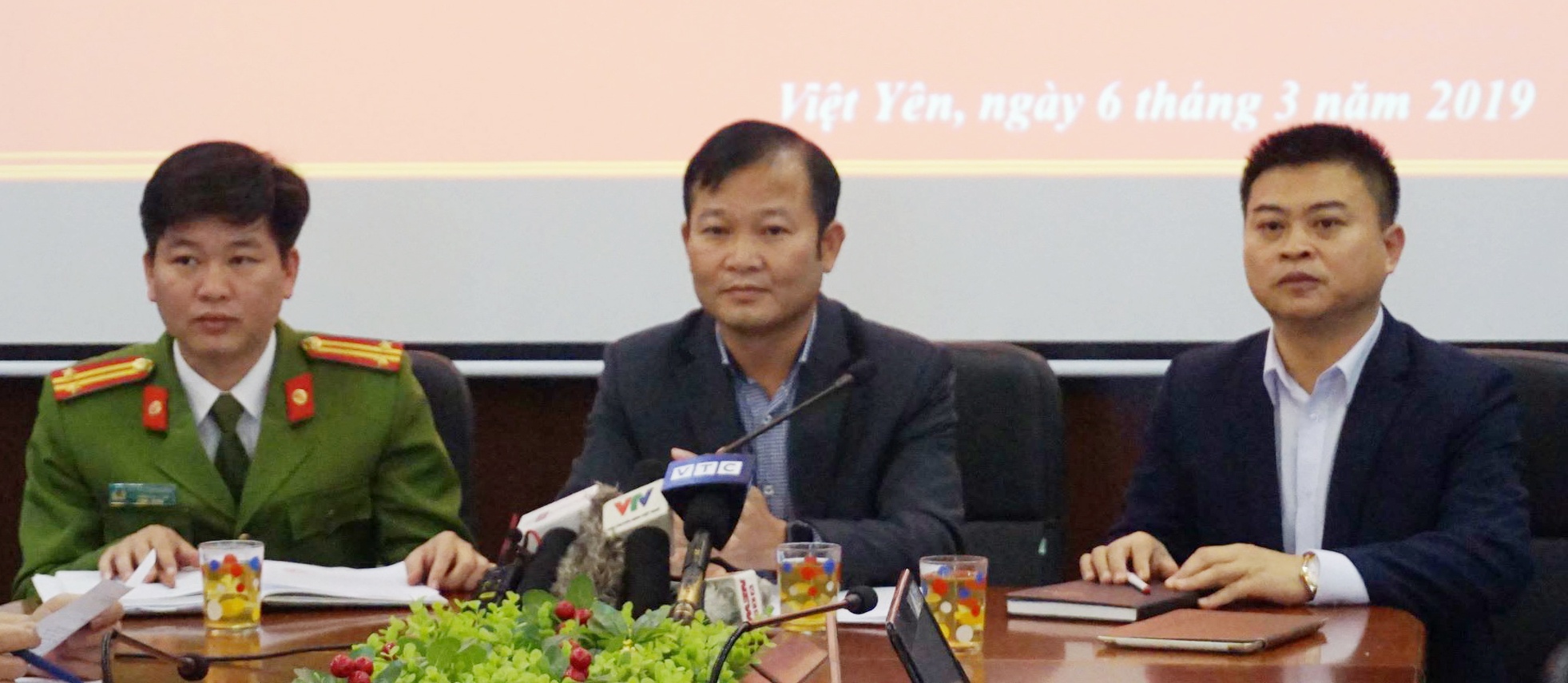 thầy giáo vỗ mông học sinh ảnh 1 thay giao vo mong hoc sinh anh 1